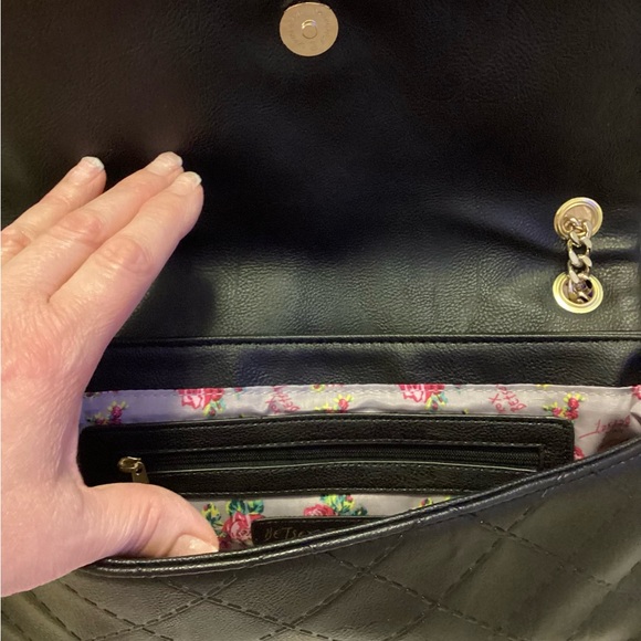 🆕🔥Betsey Johnson Black Quilted Shoulder Bag with Floral Scarf/Crossbody - Picture 8 of 12
